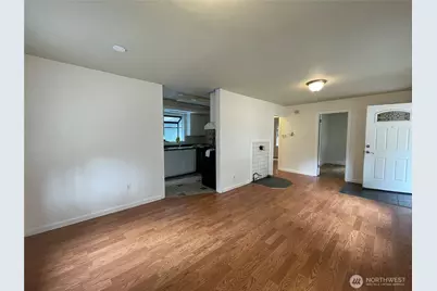 13729 Stone Avenue N, Seattle, WA 98133 - Photo 12
