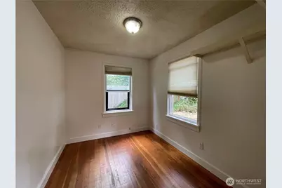 13729 Stone Avenue N, Seattle, WA 98133 - Photo 6