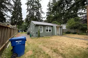 13729 Stone Ave N, Seattle, WA 98133 - Photo 2