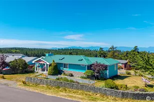 682 El Prado Ave, Coupeville, WA 98239 - Photo 4