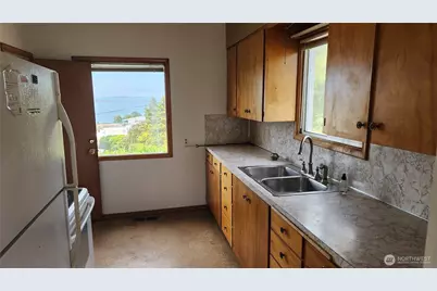 301 W 3rd St, Port Angeles, WA 98362 - Photo 8
