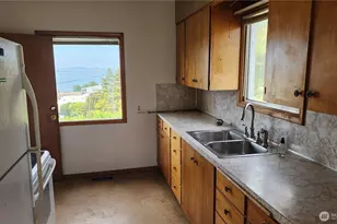 301 W 3rd St, Port Angeles, WA 98362 - Photo 8