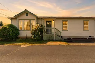 710 Perry Ave, Hoquiam, WA 98550 - Photo 1