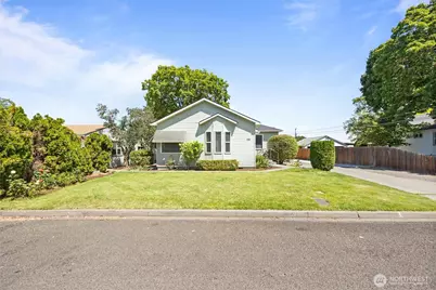 26 SW 13th, College Place, WA 99324 - Photo 1