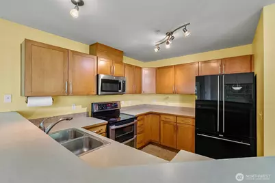 21250 40th Way S #B, SeaTac, WA 98198 - Photo 8