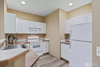 12712 Admiralty Way #B204, Everett, WA 98204 - Photo 10