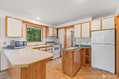 8625 Golden Valley Drive, Maple Falls, WA 98266 - Photo 10