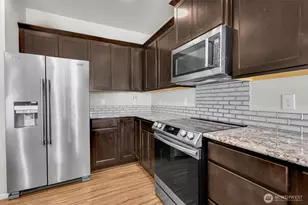 10555 191st St E, Puyallup, WA 98374 - Photo 4