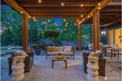 1533 38th Avenue E, Seattle, WA 98112 - Photo 2
