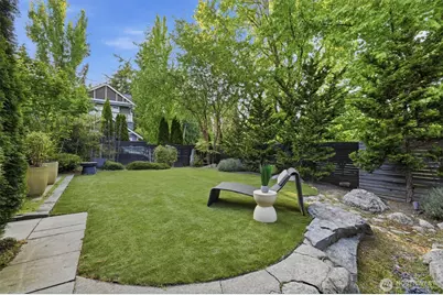 1533 38th Avenue E, Seattle, WA 98112 - Photo 4