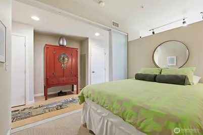 17 W Mercer Street #206, Seattle, WA 98119 - Photo 12