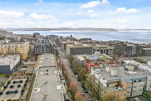 17 W Mercer St, Seattle, WA 98119 - Photo 32