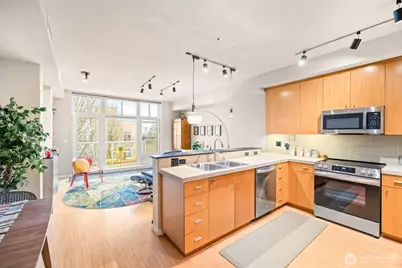 17 W Mercer Street #206, Seattle, WA 98119 - Photo 6