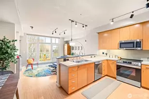 17 W Mercer St, Seattle, WA 98119 - Photo 6