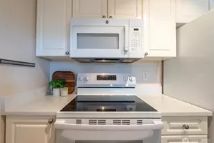 10744 Greenwood Ave N, Seattle, WA 98133 - Photo 10