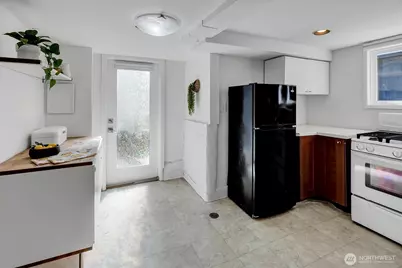 327 NE 55th Street, Seattle, WA 98105 - Photo 30
