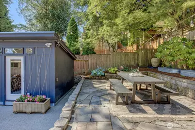 327 NE 55th Street, Seattle, WA 98105 - Photo 32