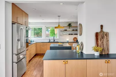 327 NE 55th Street, Seattle, WA 98105 - Photo 12