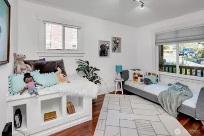 327 NE 55th Street, Seattle, WA 98105 - Photo 20