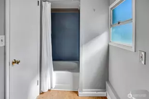 327 NE 55th St, Seattle, WA 98105 - Photo 28