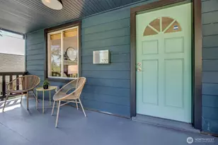 327 NE 55th St, Seattle, WA 98105 - Photo 2