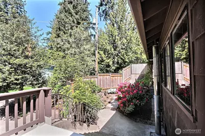 10609 SE 32nd Street, Bellevue, WA 98004 - Photo 16