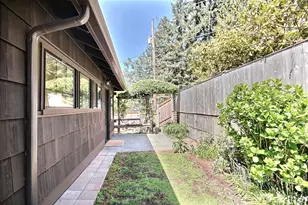 10609 SE 32nd St, Bellevue, WA 98004 - Photo 12