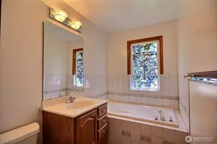 10609 SE 32nd St, Bellevue, WA 98004 - Photo 8