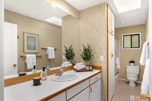10700 NE Broomgerrie Rd, Bainbridge Island, WA 98110 - Photo 22