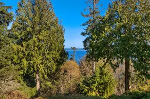 10700 NE Broomgerrie Rd, Bainbridge Island, WA 98110 - Photo 28