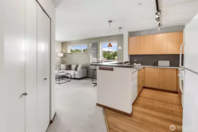 12334 31st Avenue NE #202, Seattle, WA 98125 - Photo 6