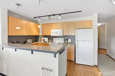 12334 31st Avenue NE #202, Seattle, WA 98125 - Photo 8