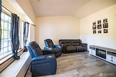 1027 Franklin Drive, Cosmopolis, WA 98537 - Photo 2