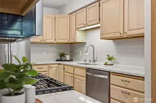 705 N State St, Bellingham, WA 98225 - Photo 18