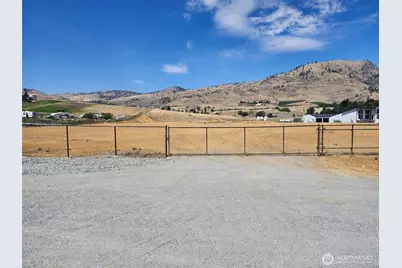 93 E Shop Avenue, Chelan, WA 98816 - Photo 4