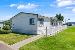2240 W Broadway Ave, Moses Lake, WA 98837 - Photo 1