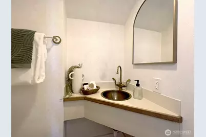 2034 Federal Avenue E, Seattle, WA 98102 - Photo 12