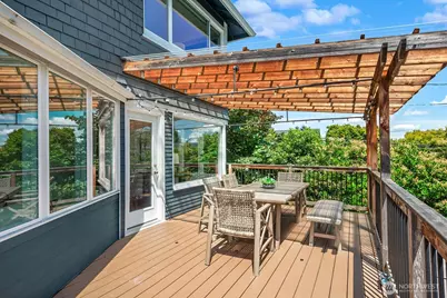 2034 Federal Avenue E, Seattle, WA 98102 - Photo 20
