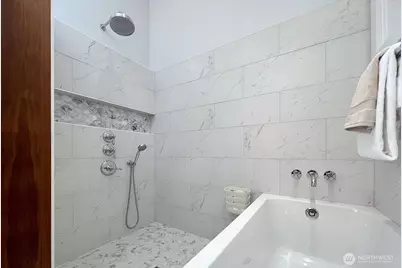 2034 Federal Avenue E, Seattle, WA 98102 - Photo 28