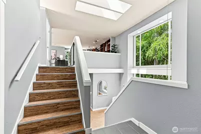 9375 NE Eric Avenue, Bainbridge Island, WA 98110 - Photo 4