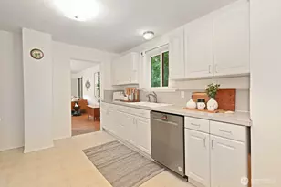10625 17th Ave SW, Seattle, WA 98146 - Photo 10