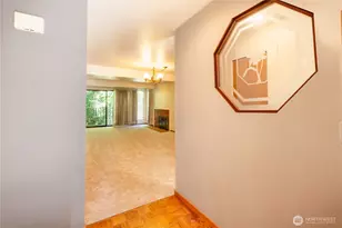 3921 108th Ave NE, Bellevue, WA 98004 - Photo 2