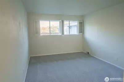 909 95th Avenue NE, Bellevue, WA 98004 - Photo 14