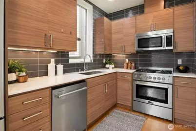 3924 Linden Avenue N #E, Seattle, WA 98103 - Photo 6