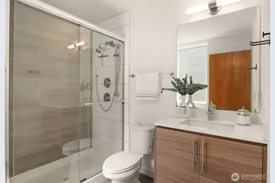 3924 Linden Avenue N #E, Seattle, WA 98103 - Photo 18