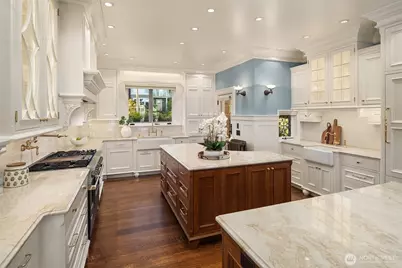 421 W Highland Drive, Seattle, WA 98119 - Photo 14