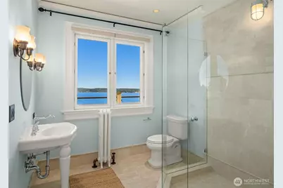 421 W Highland Drive, Seattle, WA 98119 - Photo 32