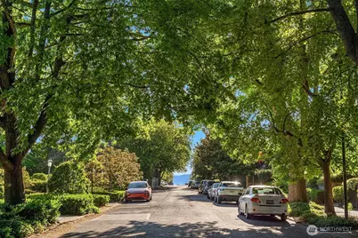 421 W Highland Drive, Seattle, WA 98119 - Photo 6