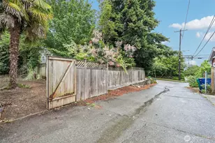 1807 30th Ave S, Seattle, WA 98144 - Photo 2