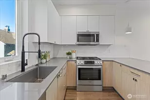 2310 W Newton St, Seattle, WA 98199 - Photo 6